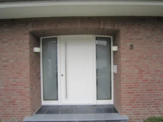 Haustür Weiß mit Seitenfenstern