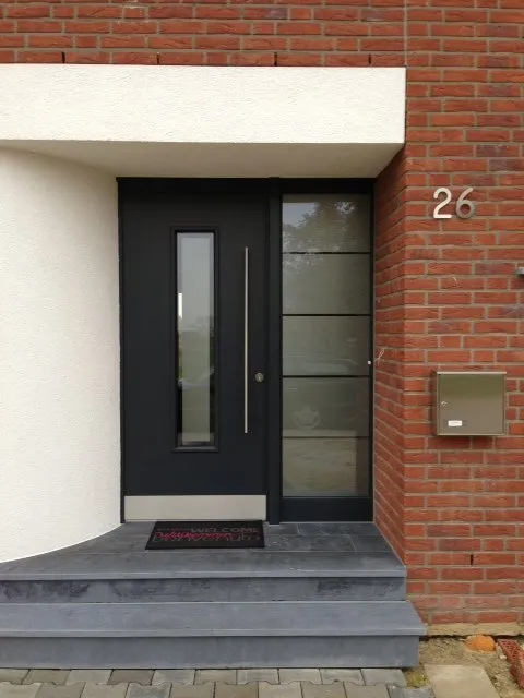 Haustür Anthrazit mit Glasstreifen