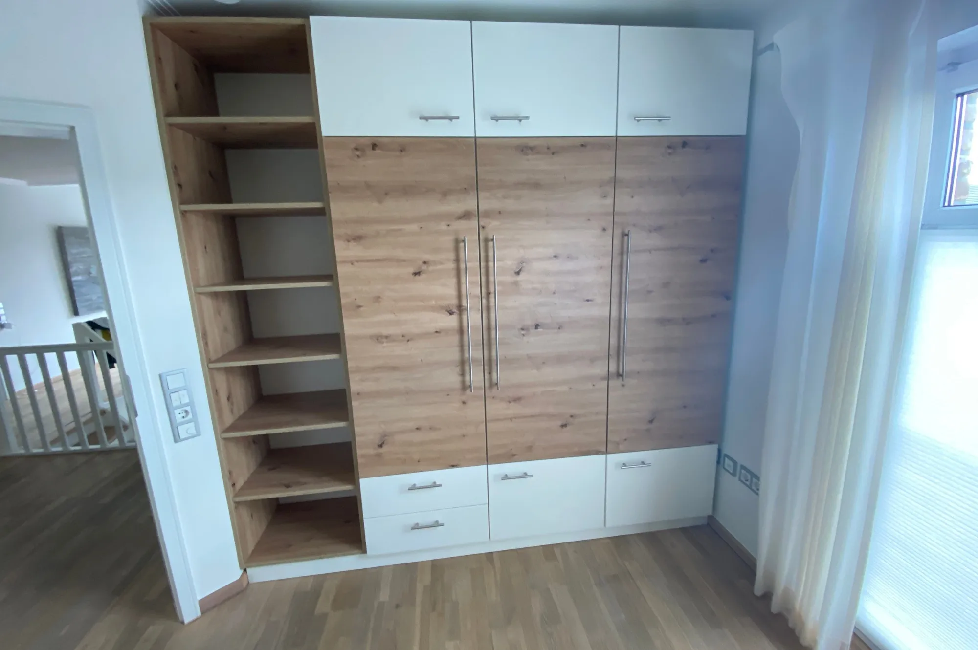 Einbauschrank mit Regal